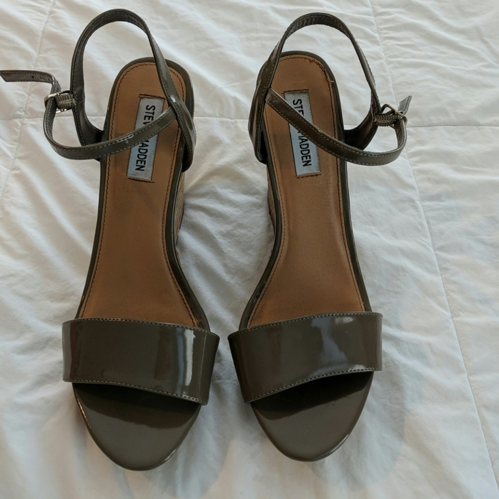 Steve Madden Gray Striped Wedges